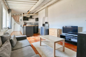 Nice apartment in the old town and close to the Place des Cardeurs